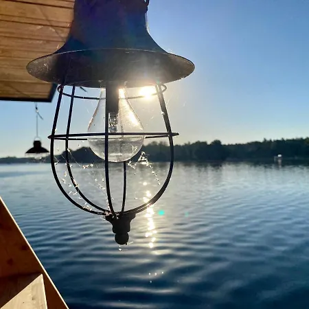 Abenteuerlust?Schwimmendes Wasserschloss Botel